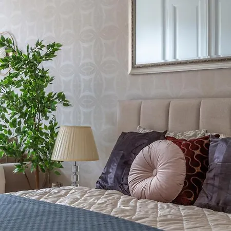 Luxurious Art Deco In The Heart Of Apartament