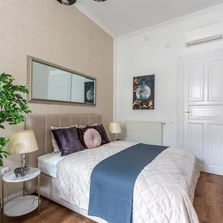 Luxurious Art Deco In The Heart Of Apartmán Budapešť